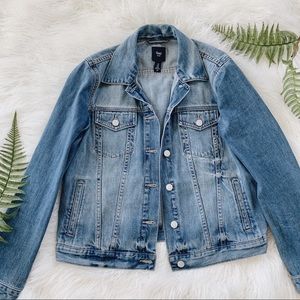 LIKE NEW🌟GAP denim jacket light wash